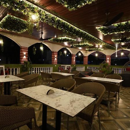 Palm Springs Beach Resort - Gorai Bombaim Exterior foto