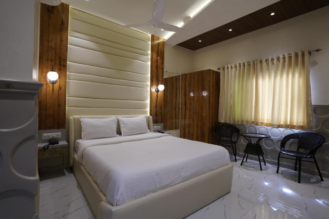 Palm Springs Beach Resort - Gorai Bombaim Exterior foto